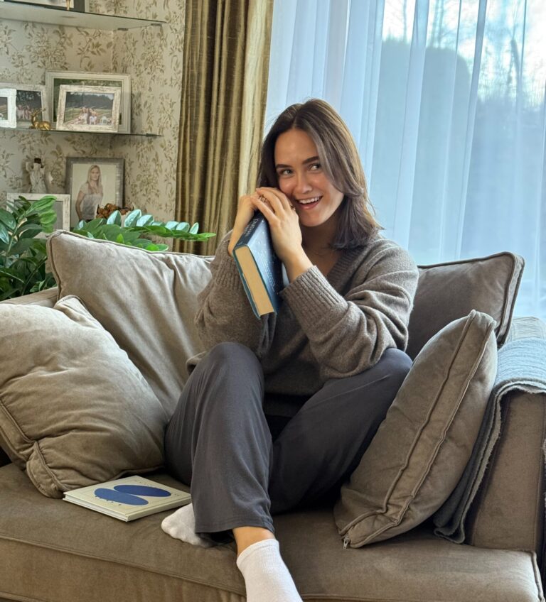 Tartu Ülikool - Psühholoogia; University of Pavia - Clinical Neuroscience; Harvard University ( 2x vaimse tervise kursust); Tartu Ülikool Psühholoogia Instituudi õppeassistent (inimese seksuaalkäitumine & sotsiaalne psühholoogia); “Tervisepsühholoogia” õppejõud Viimsi Gümnaasium; KKT (kognitiiv-käitumisteraapia) väljaõpe läbimine